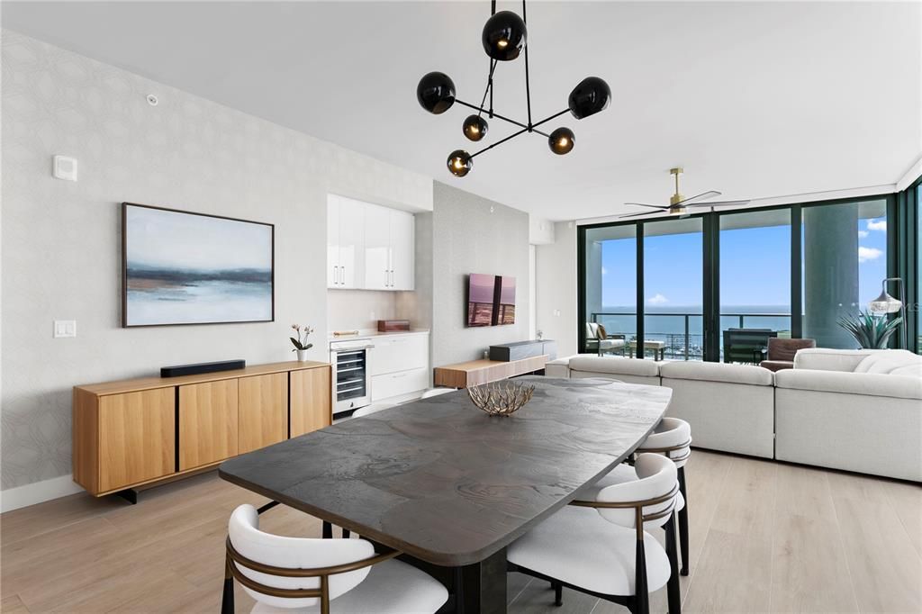 Activo con contrato: $2,375,000 (3 camas, 4 baños, 2712 Pies cuadrados)