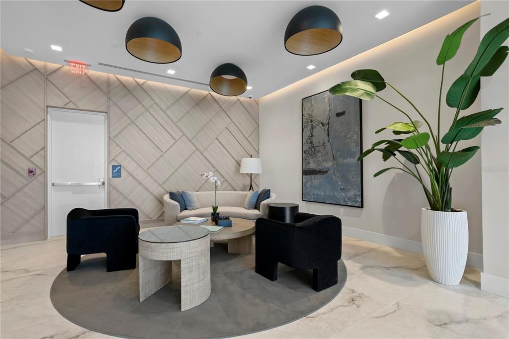 Activo con contrato: $2,375,000 (3 camas, 4 baños, 2712 Pies cuadrados)