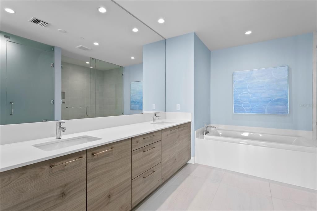 Activo con contrato: $2,375,000 (3 camas, 4 baños, 2712 Pies cuadrados)