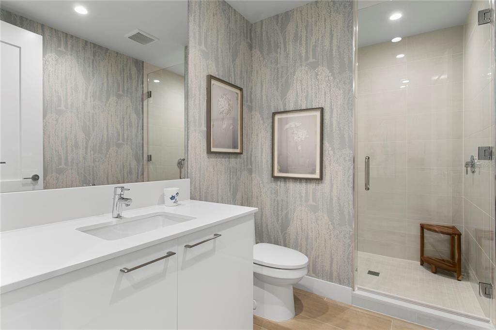 Activo con contrato: $2,375,000 (3 camas, 4 baños, 2712 Pies cuadrados)