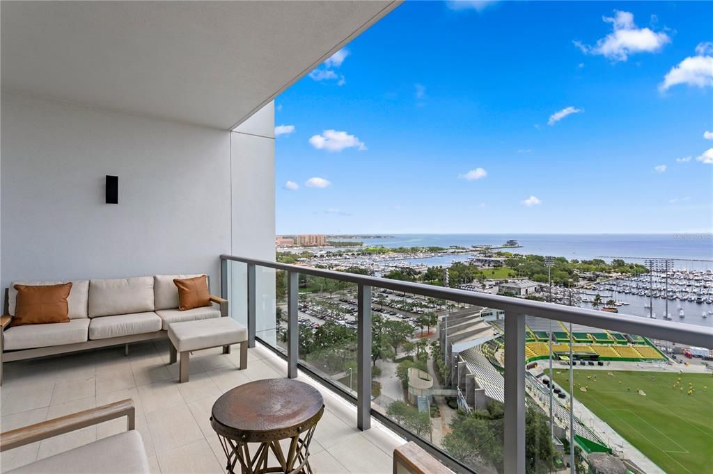 Activo con contrato: $2,375,000 (3 camas, 4 baños, 2712 Pies cuadrados)