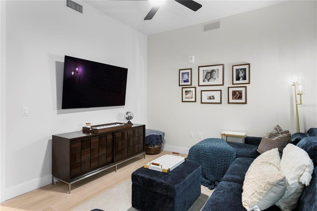 Activo con contrato: $2,375,000 (3 camas, 4 baños, 2712 Pies cuadrados)