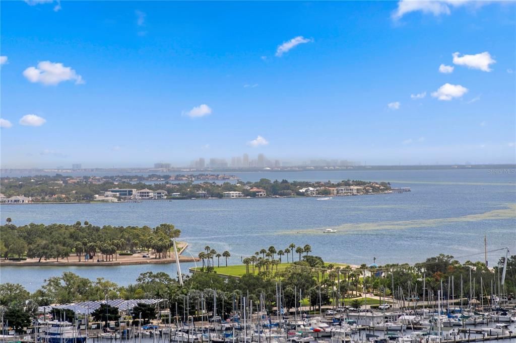 Activo con contrato: $2,375,000 (3 camas, 4 baños, 2712 Pies cuadrados)