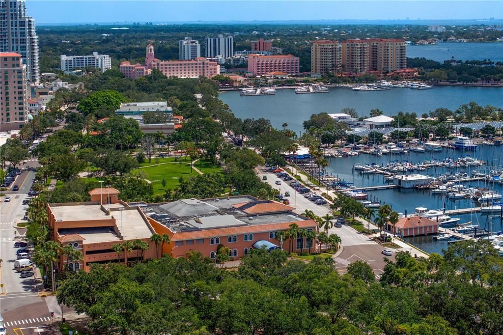 Activo con contrato: $2,375,000 (3 camas, 4 baños, 2712 Pies cuadrados)