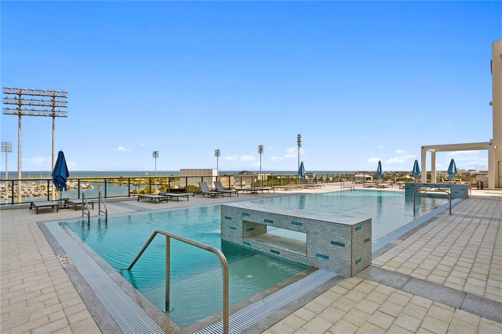 Activo con contrato: $2,375,000 (3 camas, 4 baños, 2712 Pies cuadrados)