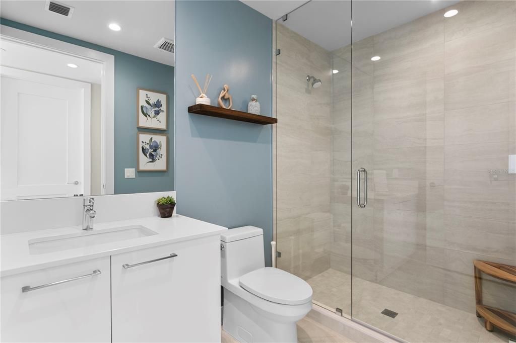 Activo con contrato: $2,375,000 (3 camas, 4 baños, 2712 Pies cuadrados)