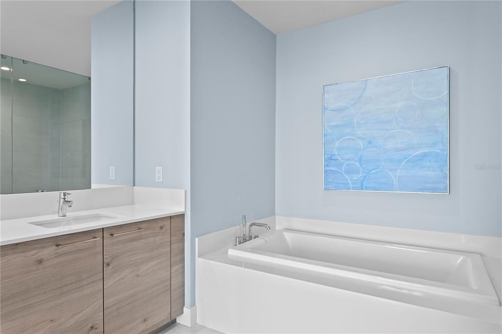 Activo con contrato: $2,375,000 (3 camas, 4 baños, 2712 Pies cuadrados)