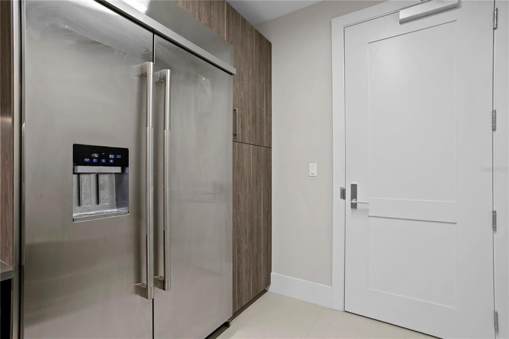 Activo con contrato: $2,375,000 (3 camas, 4 baños, 2712 Pies cuadrados)