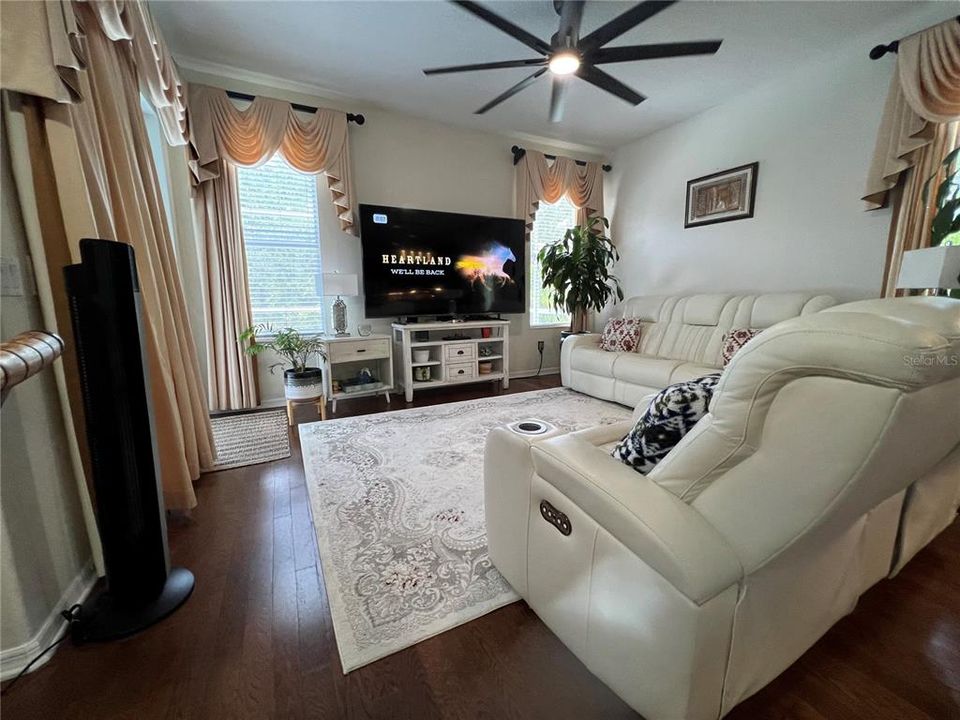 En Venta: $450,000 (3 camas, 2 baños, 2208 Pies cuadrados)