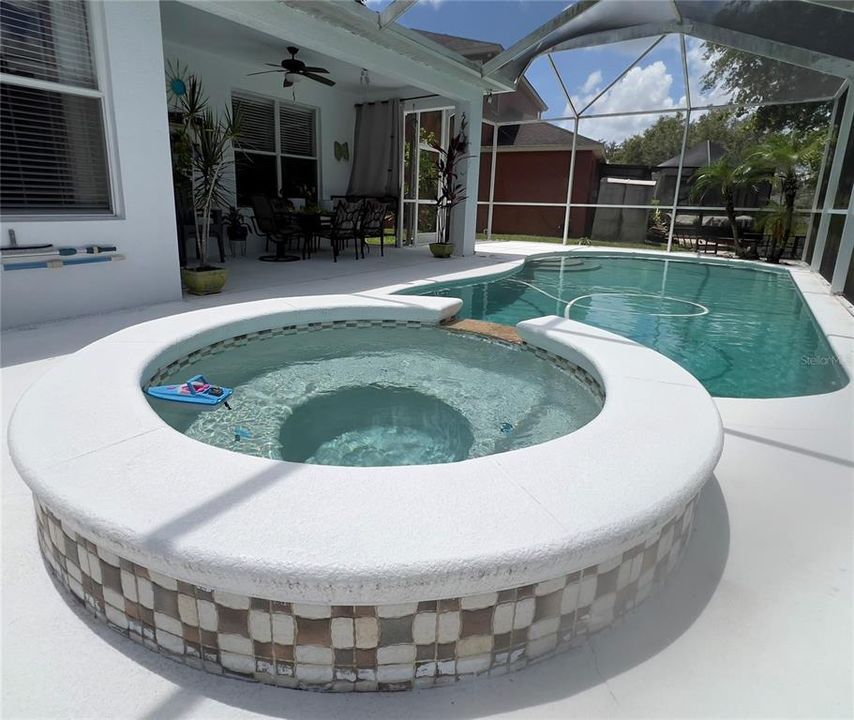 En Venta: $450,000 (3 camas, 2 baños, 2208 Pies cuadrados)