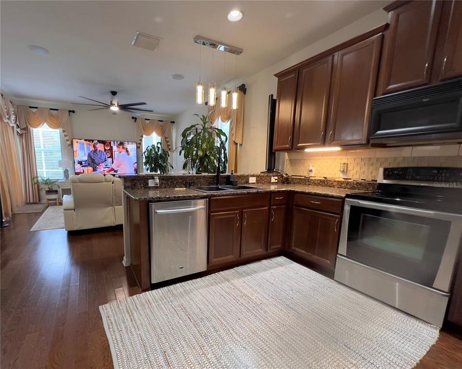 En Venta: $450,000 (3 camas, 2 baños, 2208 Pies cuadrados)