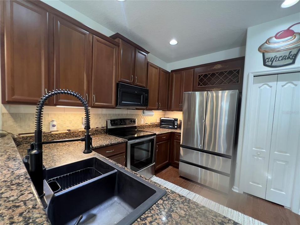 En Venta: $450,000 (3 camas, 2 baños, 2208 Pies cuadrados)