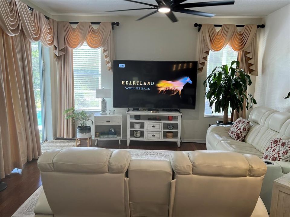 En Venta: $450,000 (3 camas, 2 baños, 2208 Pies cuadrados)