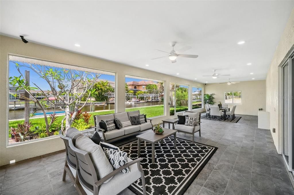 Huge 45 x 15 Screened, Covered Lanai