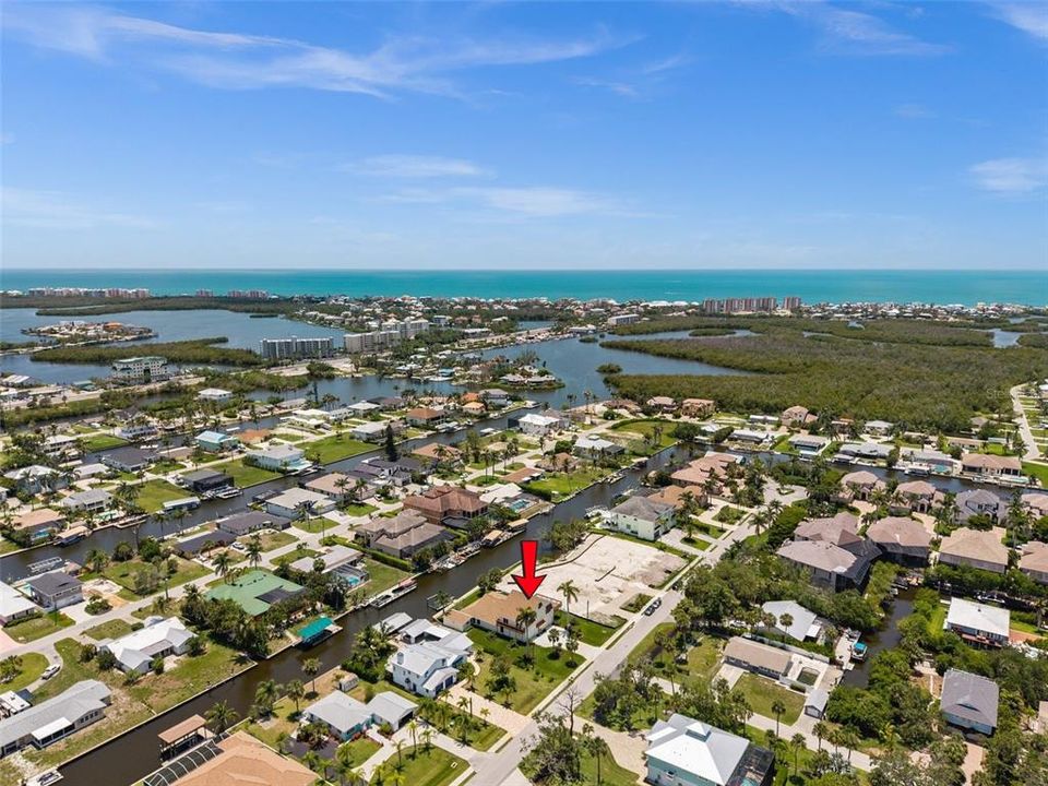 Boat, car or bike, Beaches and shopping are nearby!