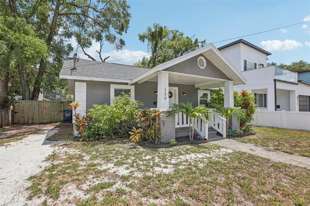 Recently Sold: $293,000 (2 beds, 1 baths, 899 Square Feet)