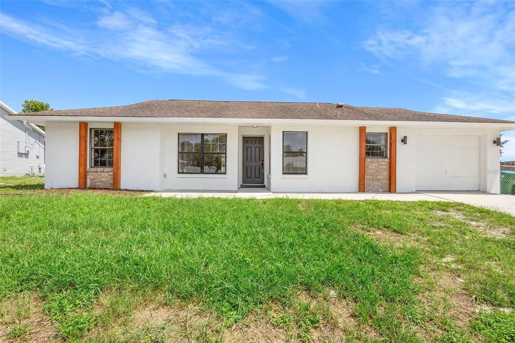 Active With Contract: $264,900 (3 beds, 2 baths, 1122 Square Feet)