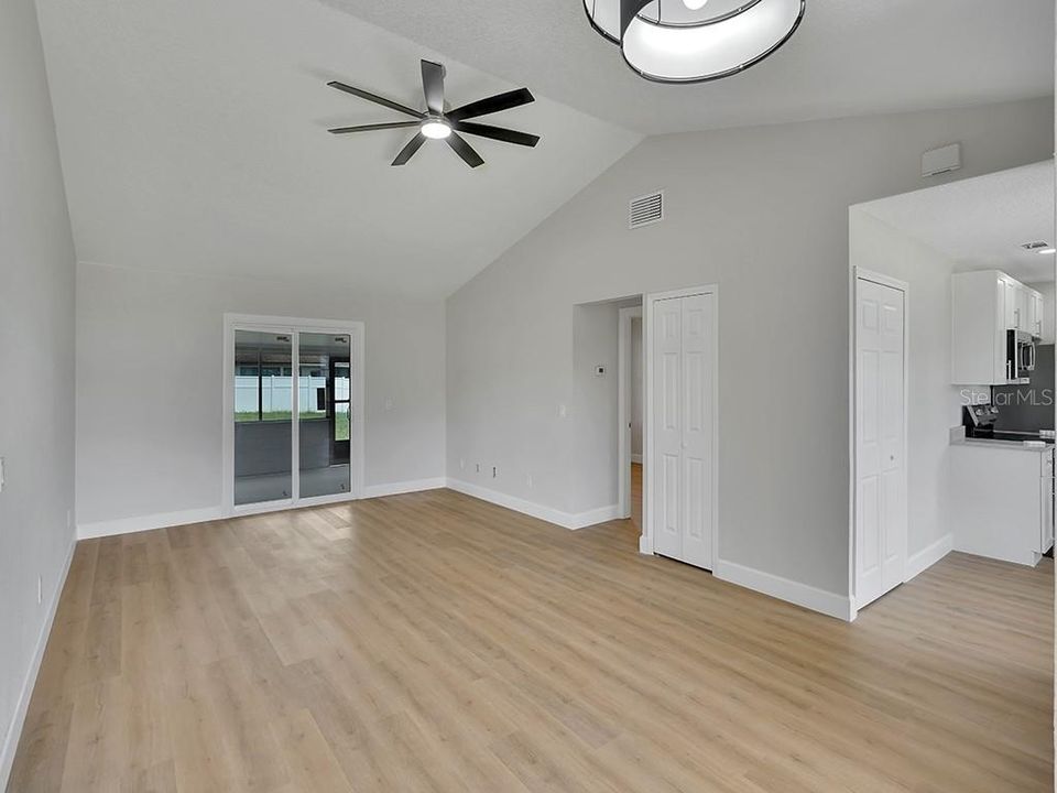 Active With Contract: $264,900 (3 beds, 2 baths, 1122 Square Feet)