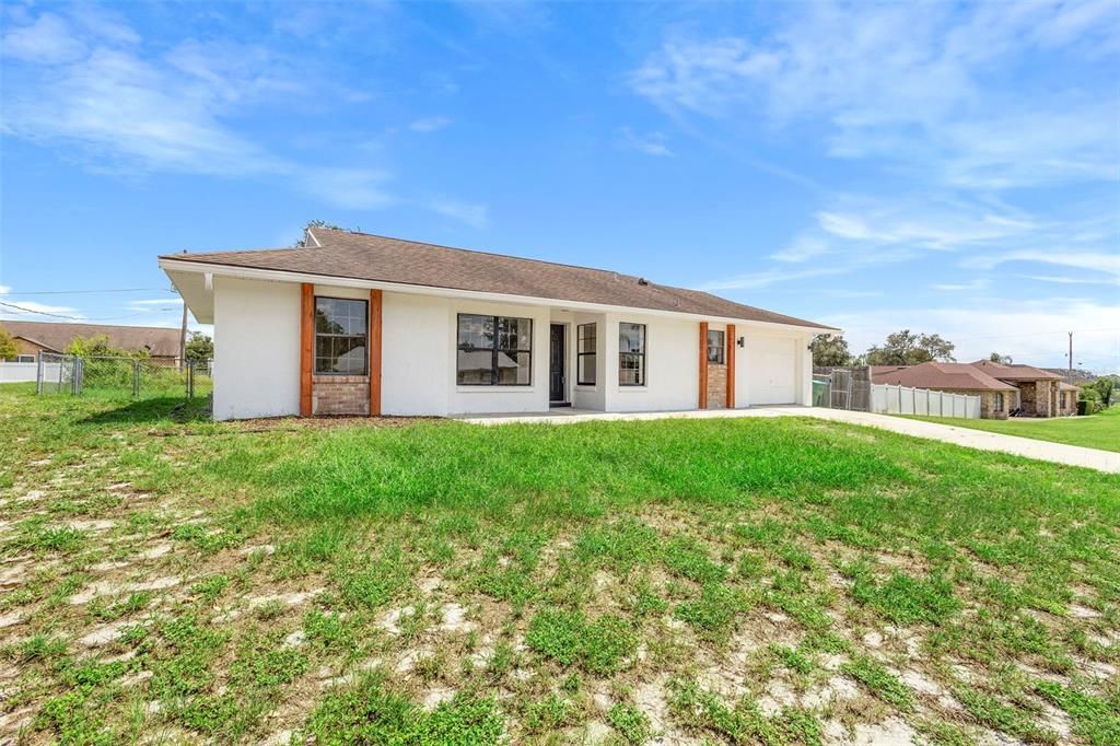 Active With Contract: $264,900 (3 beds, 2 baths, 1122 Square Feet)