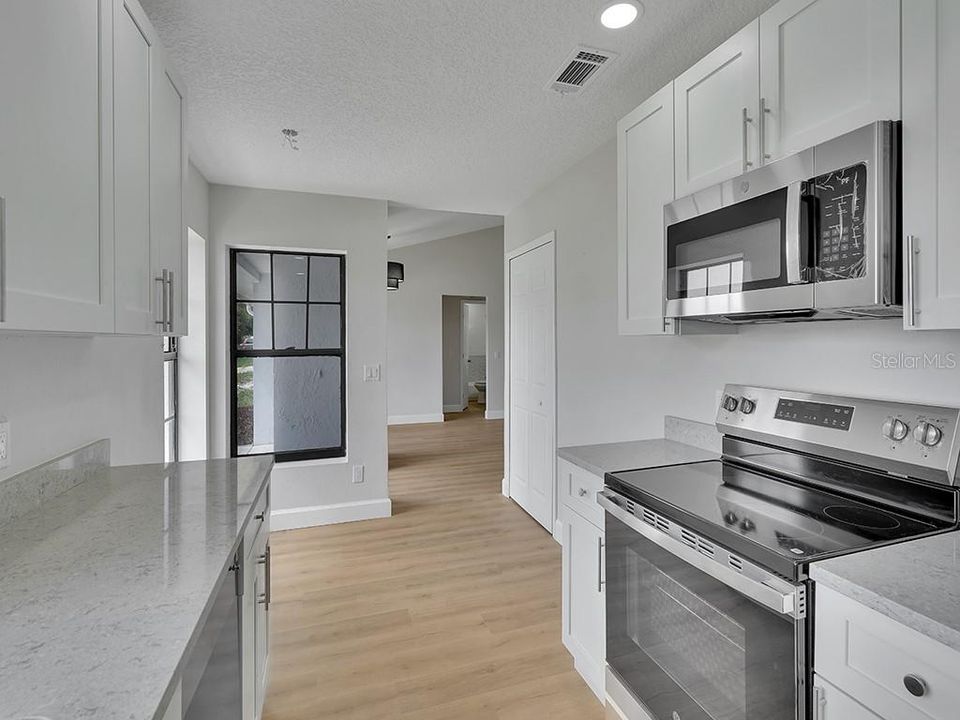 Active With Contract: $264,900 (3 beds, 2 baths, 1122 Square Feet)