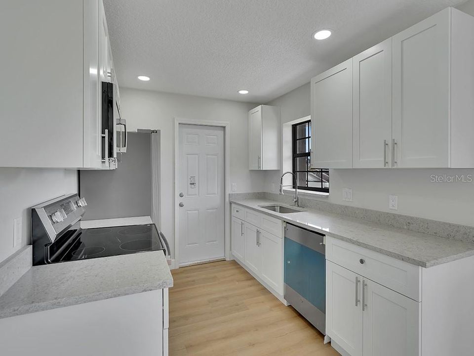 Active With Contract: $264,900 (3 beds, 2 baths, 1122 Square Feet)