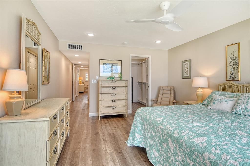 Под контрактом: $1,250,000 (3 спален, 2 ванн, 1484 Квадратных фут)