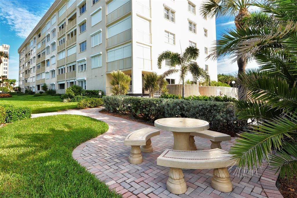 Под контрактом: $1,250,000 (3 спален, 2 ванн, 1484 Квадратных фут)