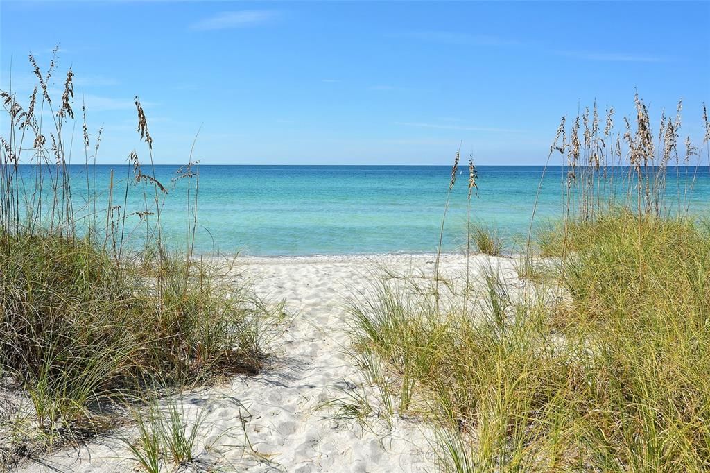 Под контрактом: $1,250,000 (3 спален, 2 ванн, 1484 Квадратных фут)