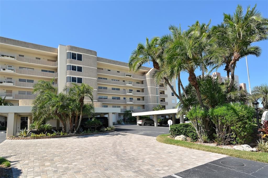 Под контрактом: $1,250,000 (3 спален, 2 ванн, 1484 Квадратных фут)