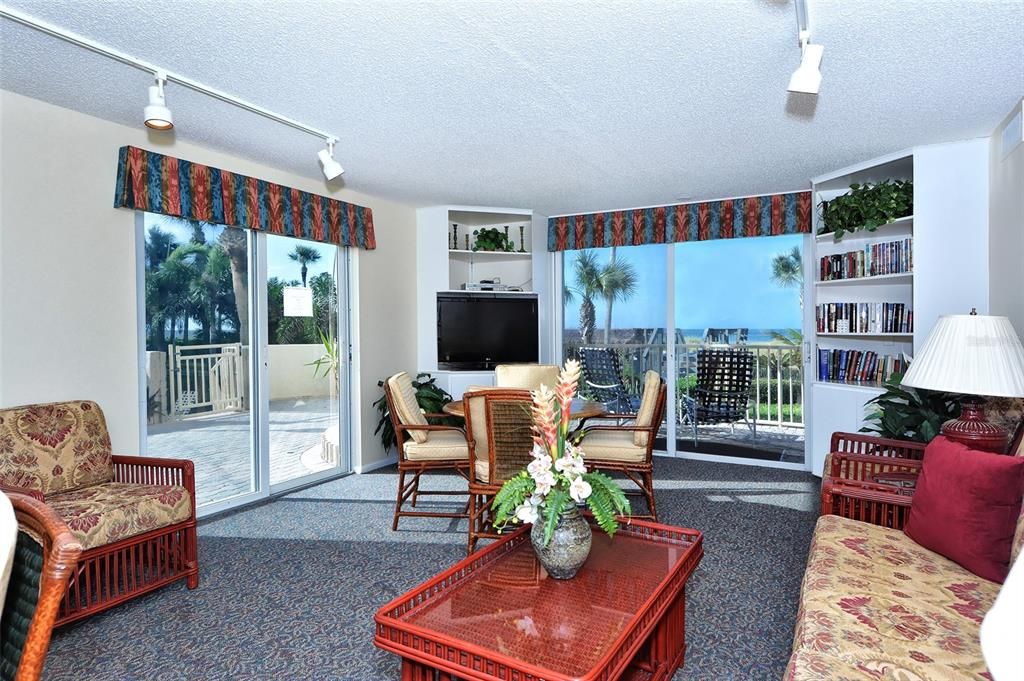 Под контрактом: $1,250,000 (3 спален, 2 ванн, 1484 Квадратных фут)