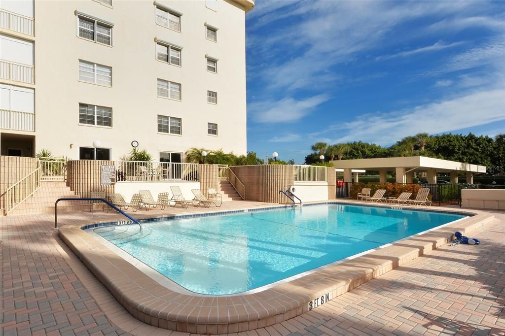 Под контрактом: $1,250,000 (3 спален, 2 ванн, 1484 Квадратных фут)