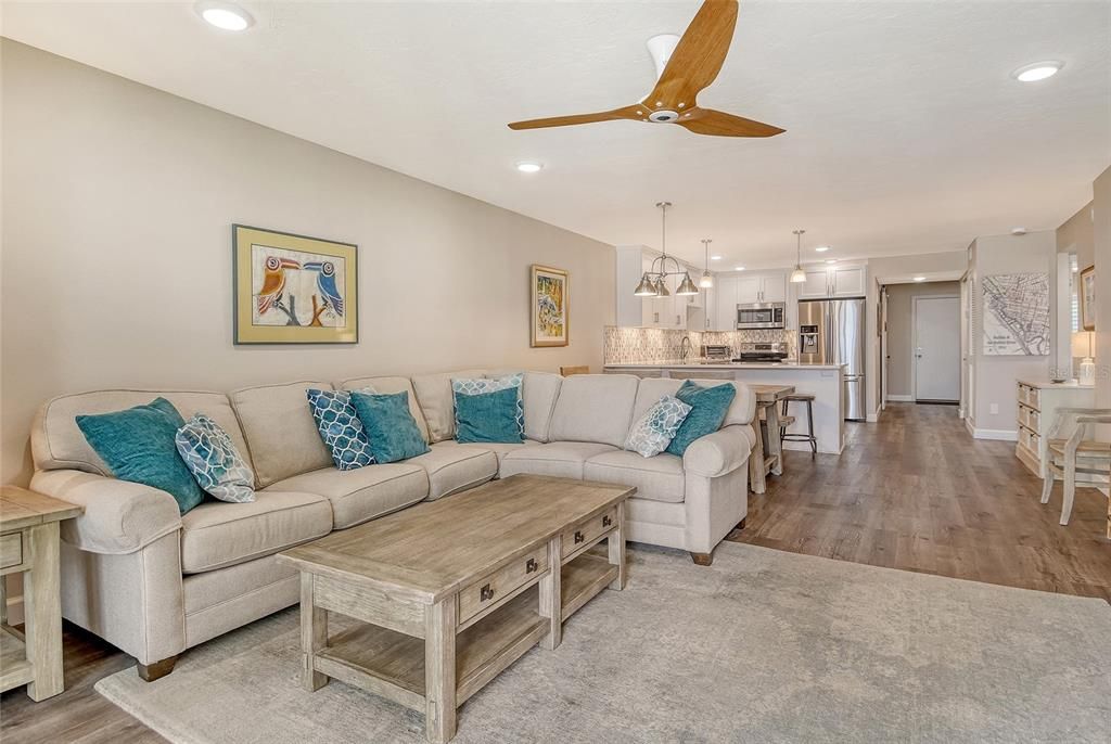 Под контрактом: $1,250,000 (3 спален, 2 ванн, 1484 Квадратных фут)