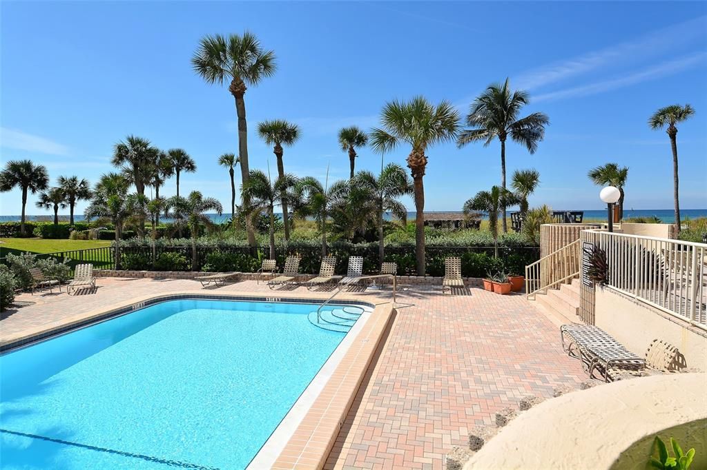 Под контрактом: $1,250,000 (3 спален, 2 ванн, 1484 Квадратных фут)