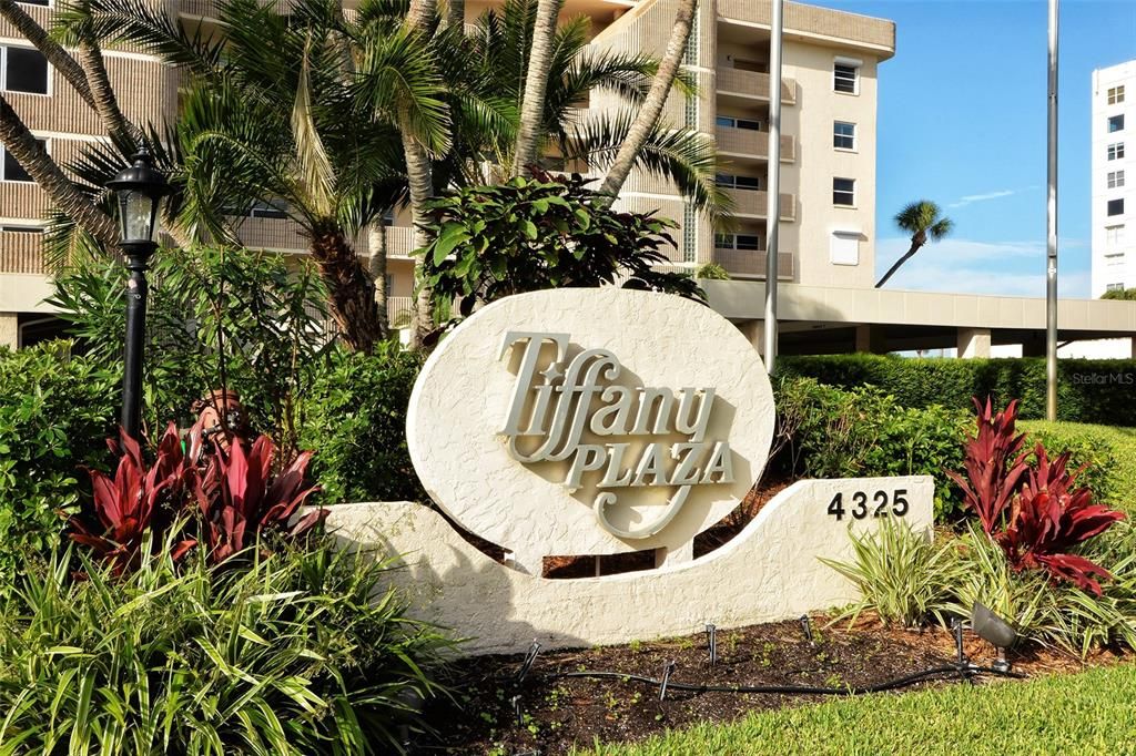 Под контрактом: $1,250,000 (3 спален, 2 ванн, 1484 Квадратных фут)