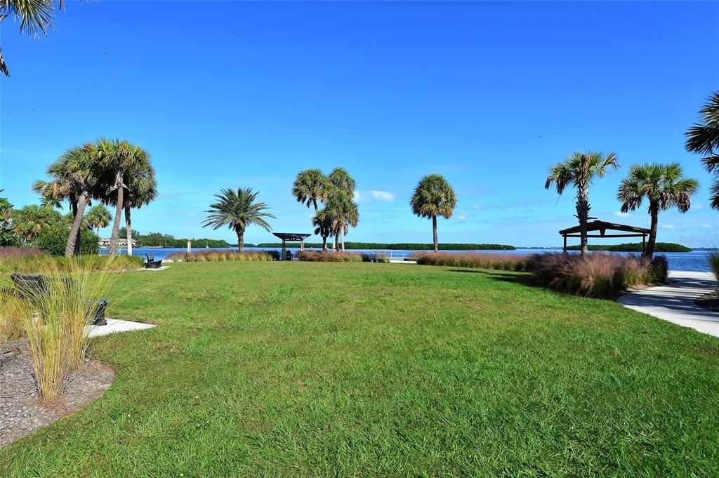 Под контрактом: $1,250,000 (3 спален, 2 ванн, 1484 Квадратных фут)