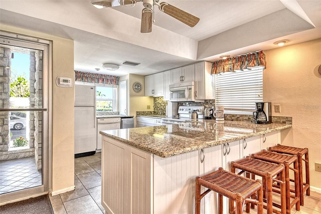 Под контрактом: $1,250,000 (3 спален, 2 ванн, 1484 Квадратных фут)