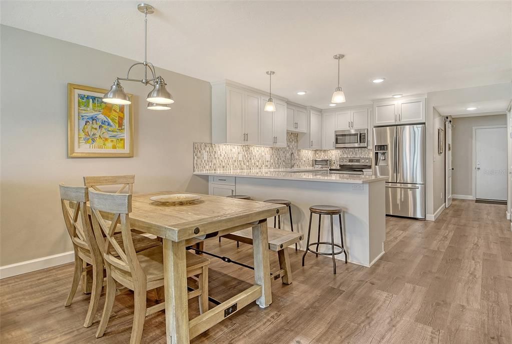 Под контрактом: $1,250,000 (3 спален, 2 ванн, 1484 Квадратных фут)