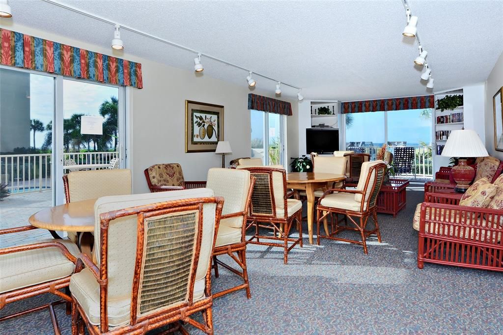 Под контрактом: $1,250,000 (3 спален, 2 ванн, 1484 Квадратных фут)