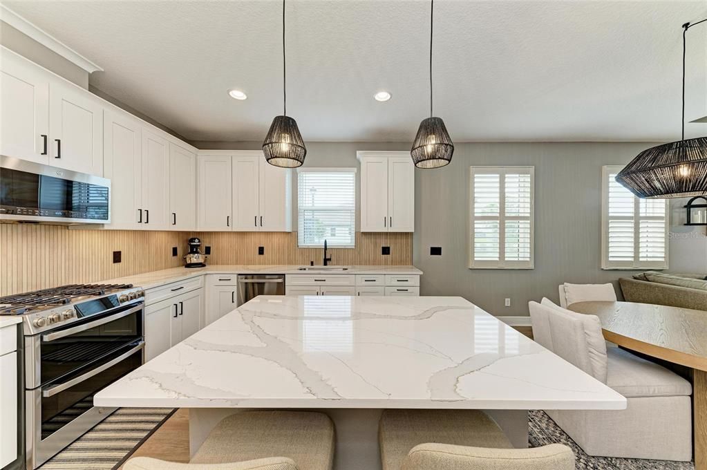 Под контрактом: $2,800 (2 спален, 2 ванн, 1672 Квадратных фут)