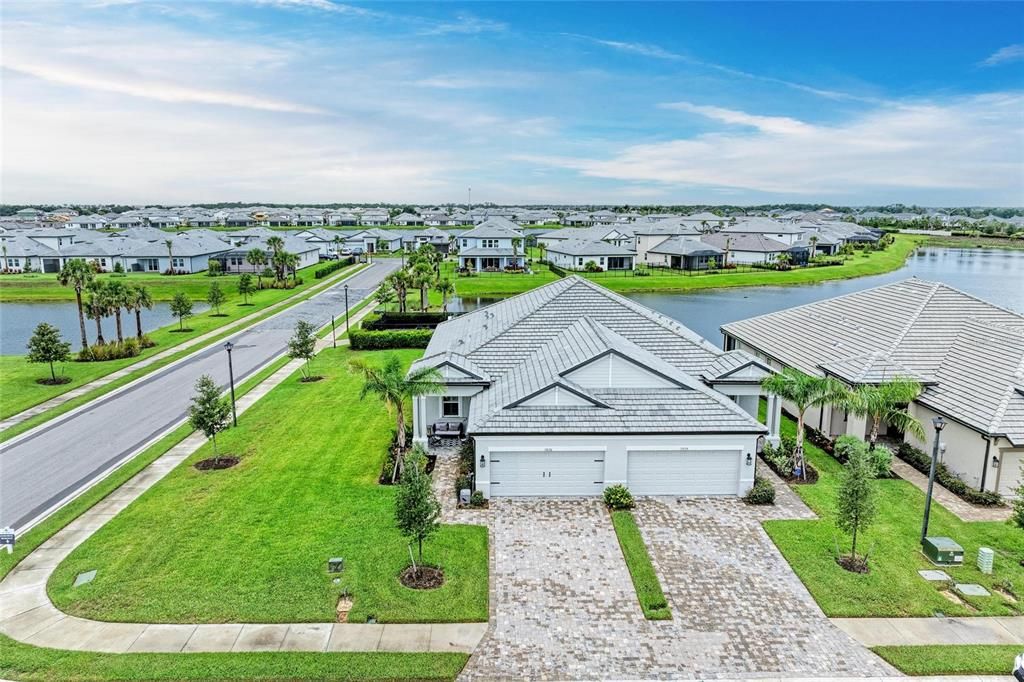 Под контрактом: $2,800 (2 спален, 2 ванн, 1672 Квадратных фут)