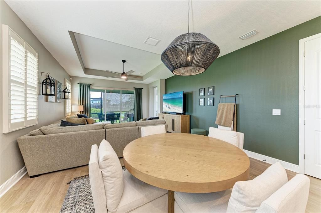 Под контрактом: $2,800 (2 спален, 2 ванн, 1672 Квадратных фут)