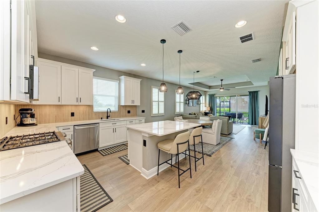 Под контрактом: $2,800 (2 спален, 2 ванн, 1672 Квадратных фут)