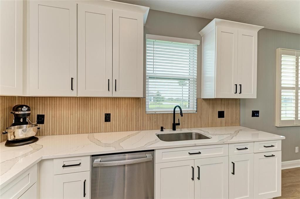 Под контрактом: $2,800 (2 спален, 2 ванн, 1672 Квадратных фут)