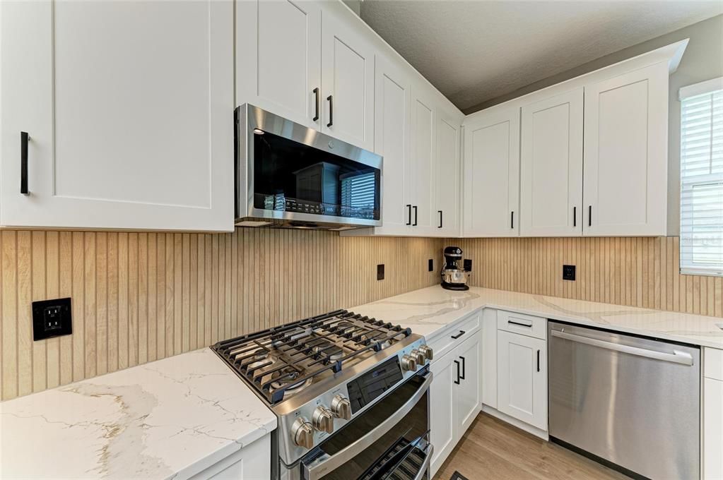 Под контрактом: $2,800 (2 спален, 2 ванн, 1672 Квадратных фут)