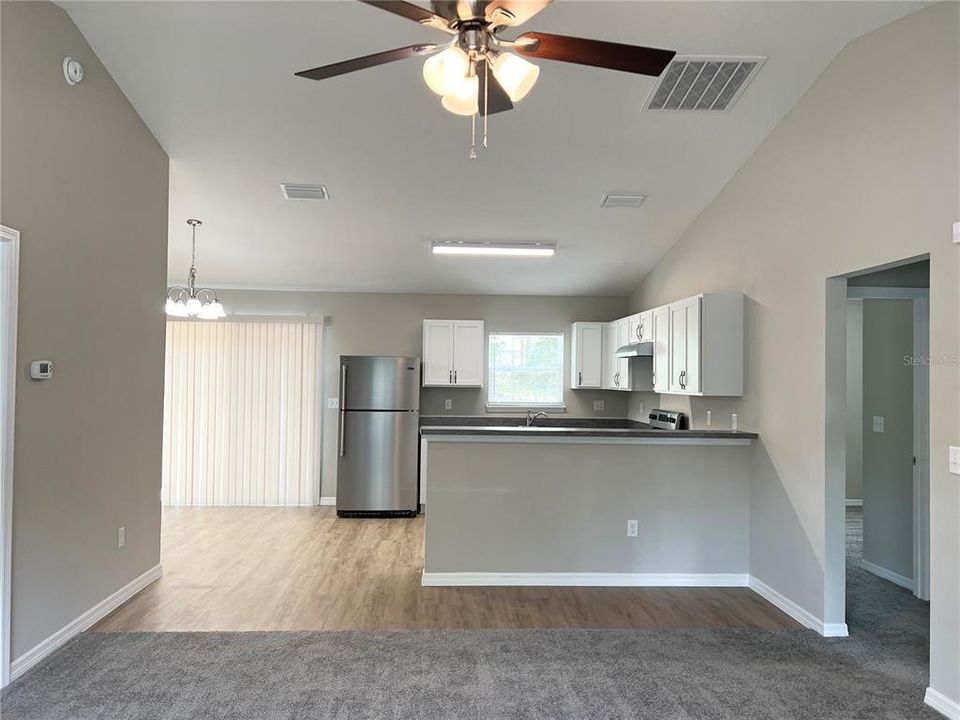 Active With Contract: $209,900 (3 beds, 2 baths, 1177 Square Feet)