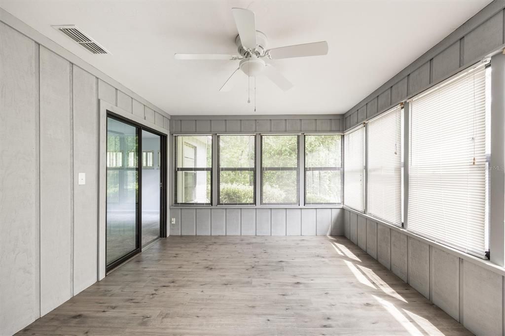 待售: $240,000 (2 贝兹, 2 浴室, 1328 平方英尺)