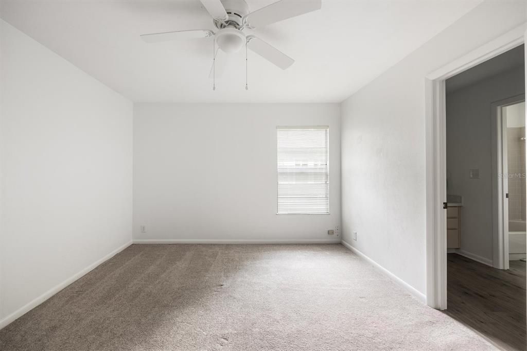 待售: $240,000 (2 贝兹, 2 浴室, 1328 平方英尺)