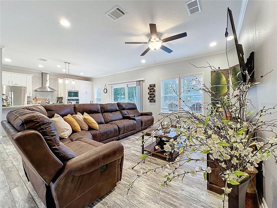 На продажу: $479,900 (3 спален, 2 ванн, 2108 Квадратных фут)