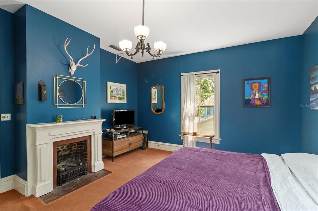 Active With Contract: $524,600 (4 beds, 2 baths, 2779 Square Feet)