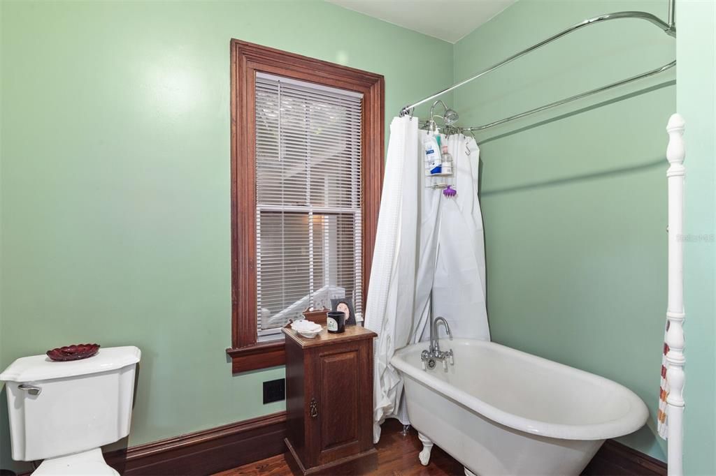 Active With Contract: $524,600 (4 beds, 2 baths, 2779 Square Feet)